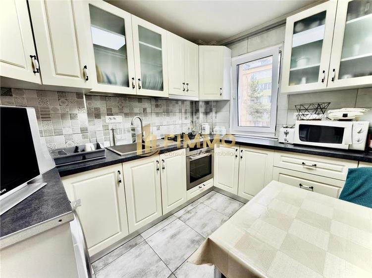 Apartament cu 4 camere semidecomandat în Central