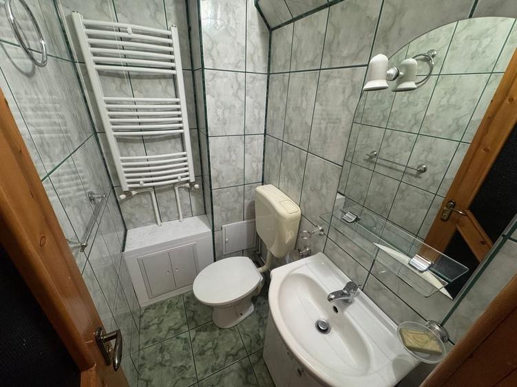 Apartament cu 4 camere decomandat, mobilat în Casa de Cultură