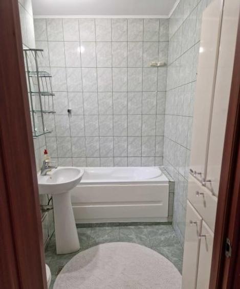 Apartament cu 3 camere decomandat, mobilat în Lujerului