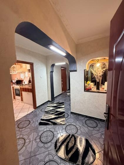 Apartament cu 4 camere decomandat, mobilat în Central