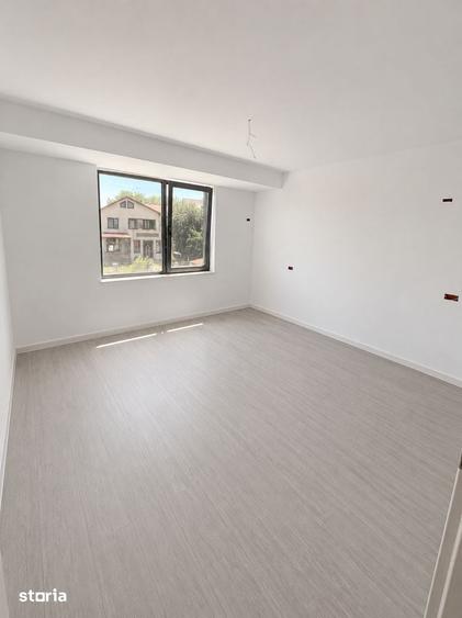 Casă cu 9 camere cu Teren 660 Mp în Domnești