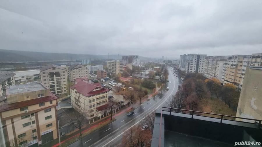 Apartament cu 4 camere decomandat în Central