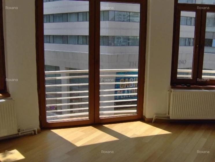 Apartament cu 6 camere decomandat, mobilat în Calea Victoriei