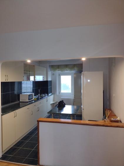 Apartament cu 3 camere decomandat în Tomis III