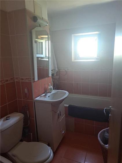 Apartament cu 3 camere decomandat în Lipovei