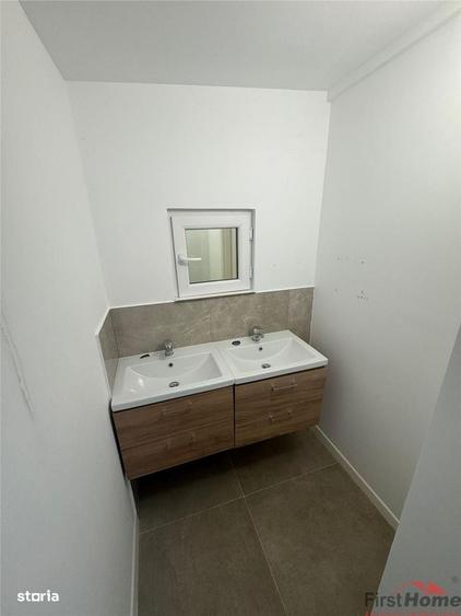 Spațiu comercial, de 40 mp, în Petrești