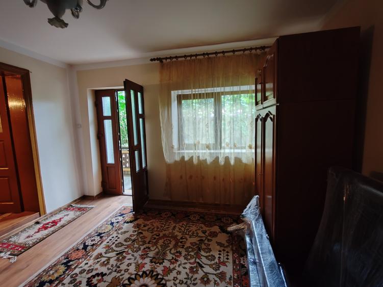 Casă individuală cu 6 camere cu Teren 900 Mp în Șercăița