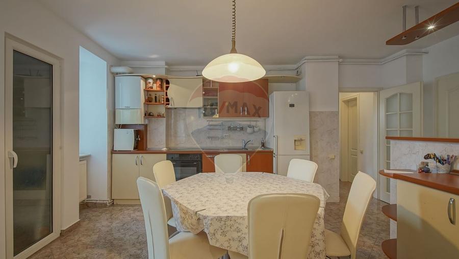 Apartament cu 3 camere decomandat, mobilat în 13 Decembrie