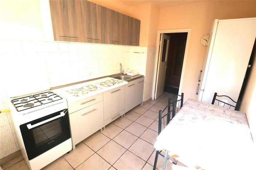 Apartament cu 3 camere semidecomandat în Ultracentral