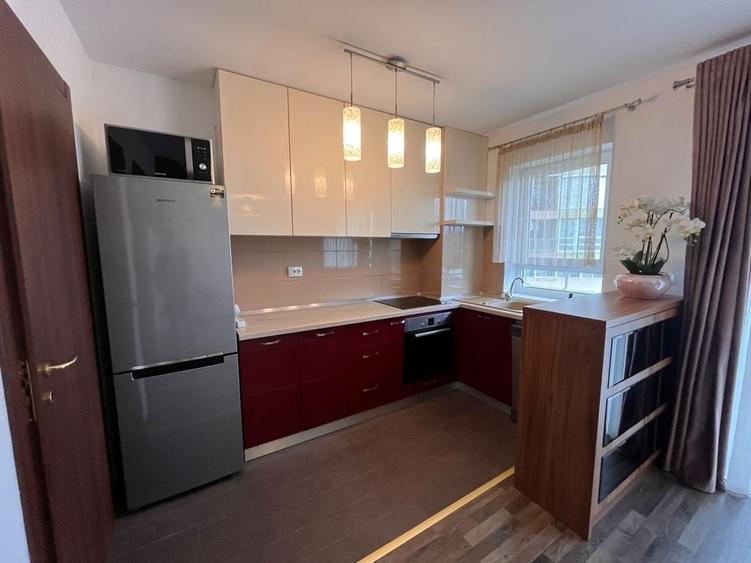 Apartament cu 3 camere decomandat în Nufărul