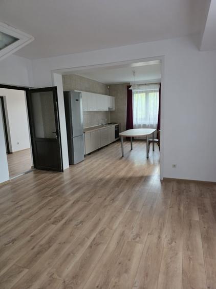 Casă cu 2 camere cu Teren 200 Mp în Central