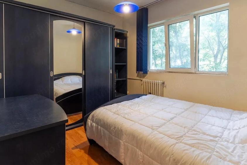 Apartament cu 3 camere semidecomandat în Inel I