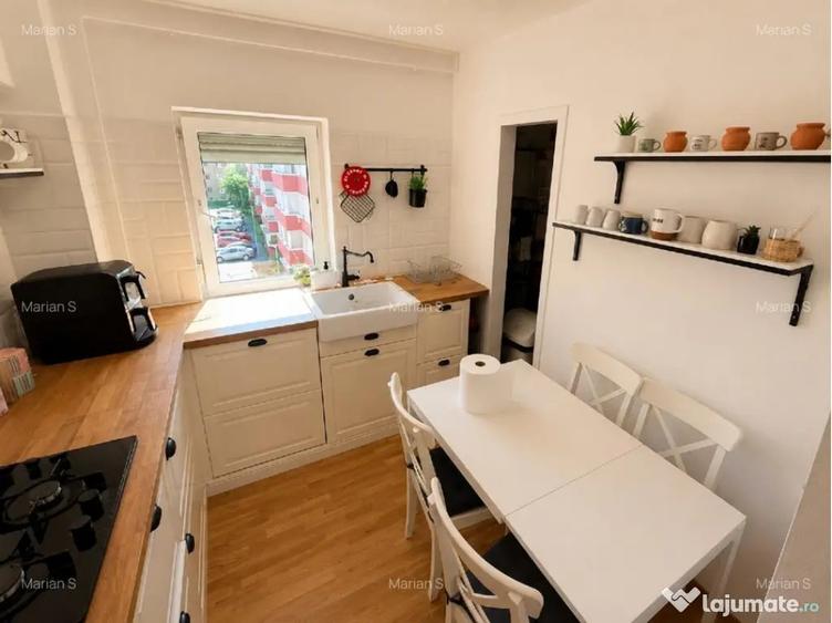 Apartament cu 4 camere semidecomandat în Tractorul