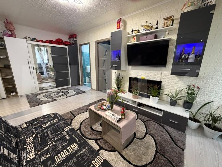 Apartament cu 2 camere semidecomandat, mobilat în Florești