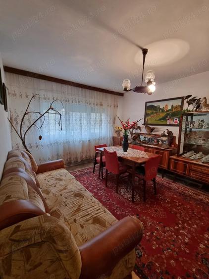 Apartament cu 3 camere semidecomandat în Govândari