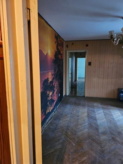 Apartament cu 3 camere semidecomandat în Titan
