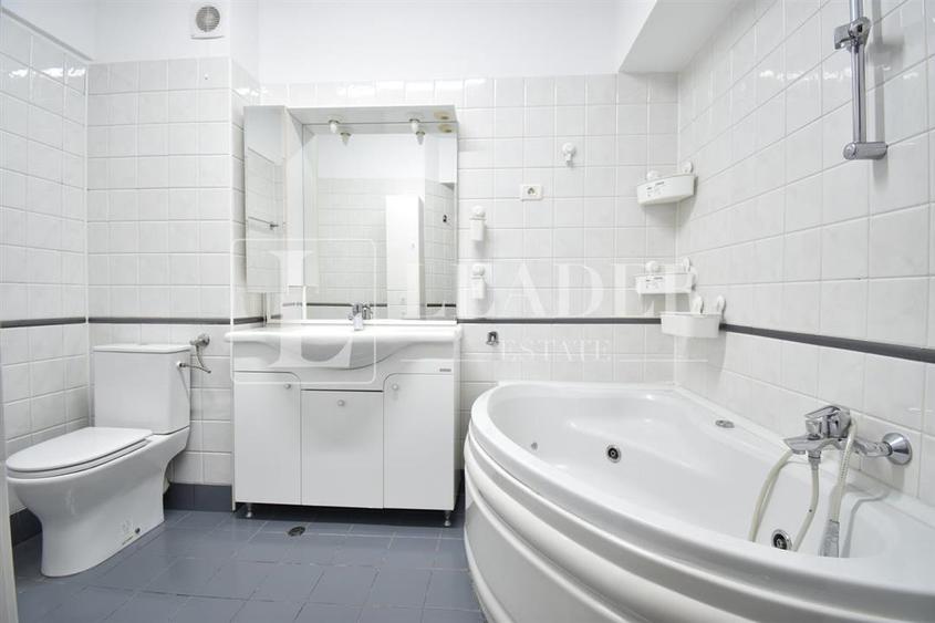 Apartament cu 4 camere semidecomandat în Aviatorilor