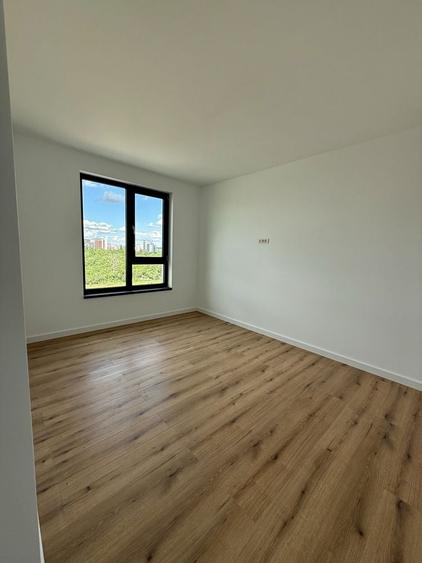 Apartament cu 3 camere nedecomandat în Nord