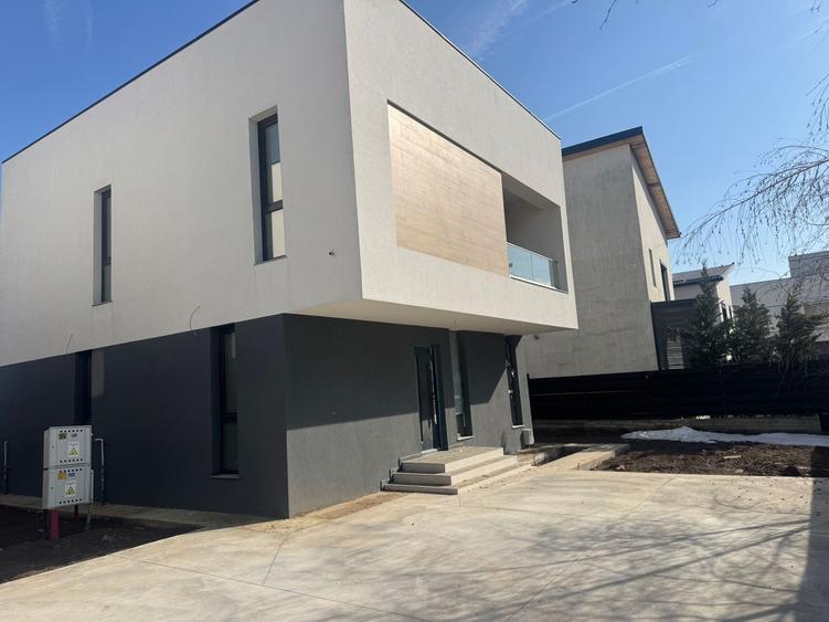 Casă individuală cu 4 camere cu Canalizare în Tunari
