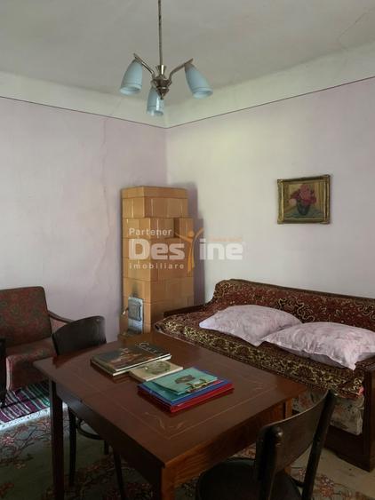 Casă individuală cu 6 camere cu Garaj în Brusturoasa
