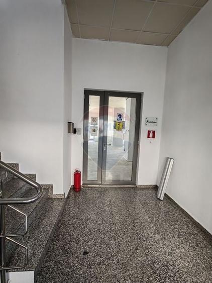 Birou, de 450 mp, în Central