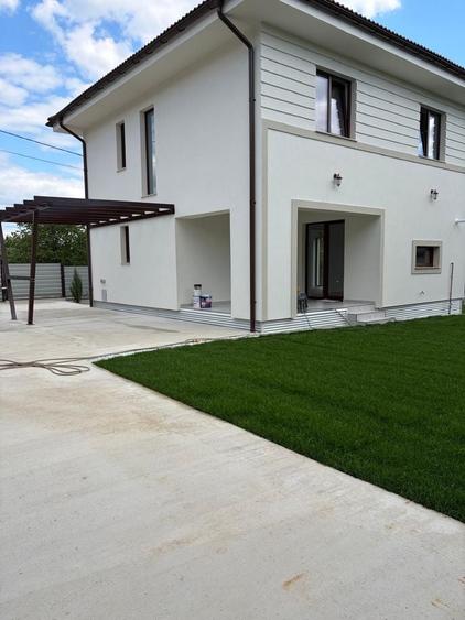 Casă cu 4 camere în Exterior Vest