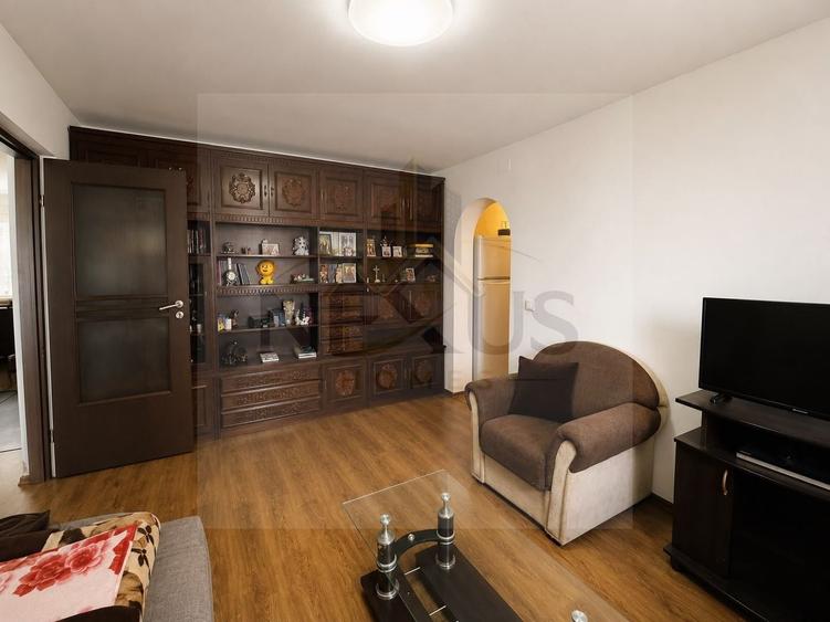Apartament cu 3 camere semidecomandat în Giurgiului