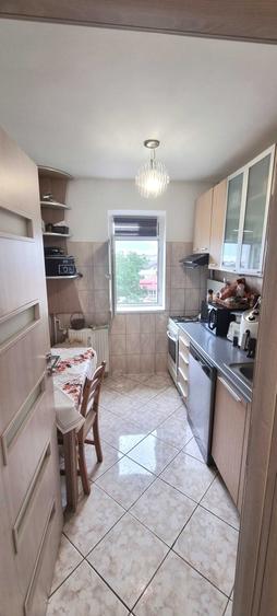 Apartament cu 3 camere decomandat în Republicii