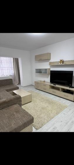 Apartament cu 4 camere decomandat în Lipovei