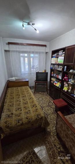 Apartament cu 4 camere decomandat în Sud