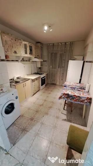 Apartament cu 3 camere decomandat în B-dul București