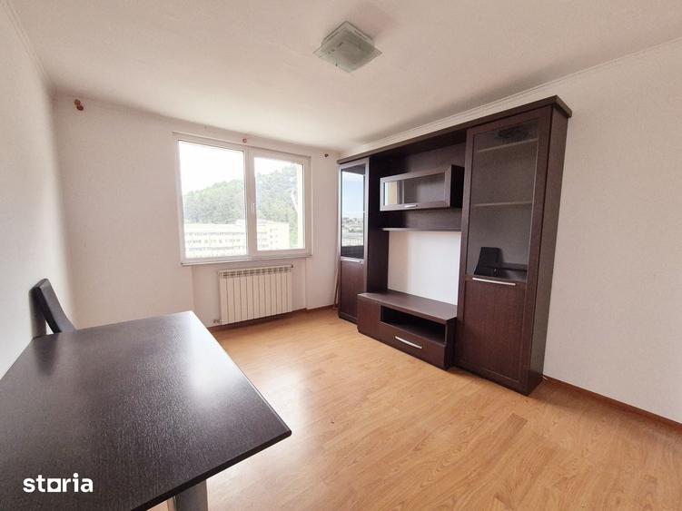 Apartament cu 3 camere decomandat în Est