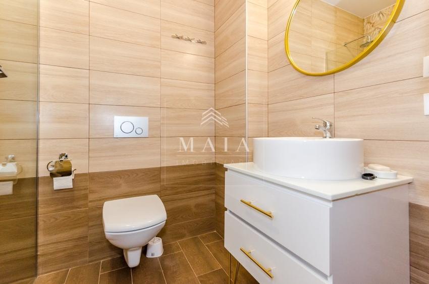 Apartament cu 3 camere semidecomandat în Central