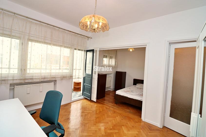 Apartament cu 3 camere circular în P-ța Unirii