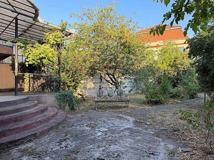Casa ultracentral singura in curte | Podul Centenarului - 1