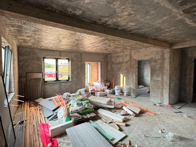 Casă individuală cu 3 camere cu Teren 395 Mp în Exterior Vest