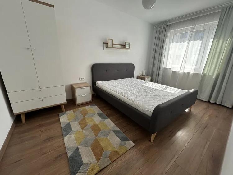Apartament cu 2 camere decomandat în Tractorul