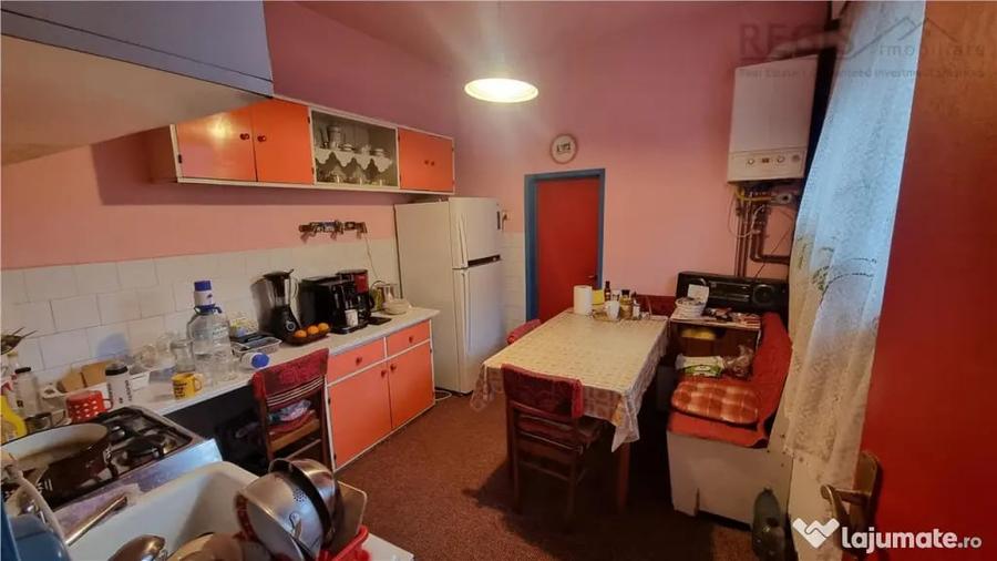 Casă cu 5 camere cu Teren 240 Mp în Zizin