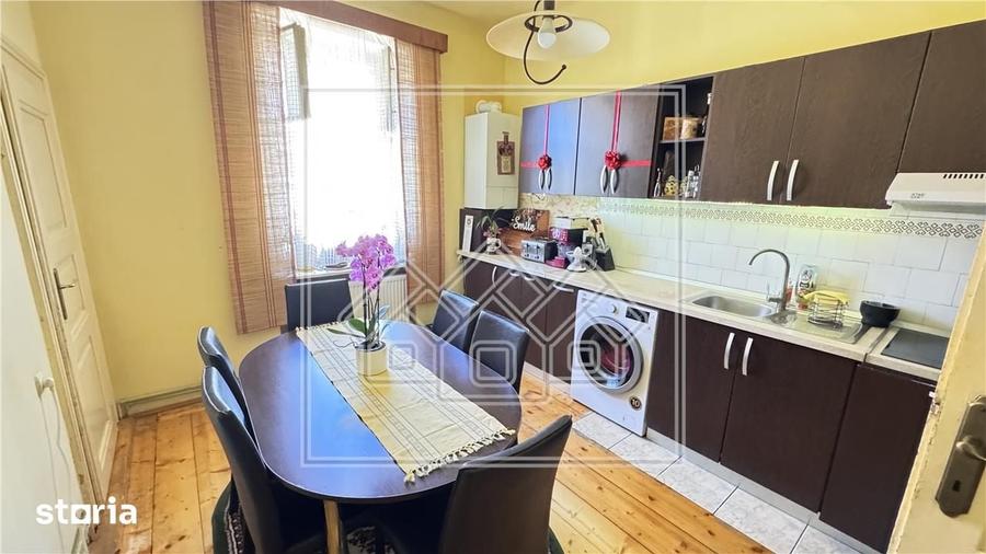 Apartament cu 4 camere decomandat în Sub Arini