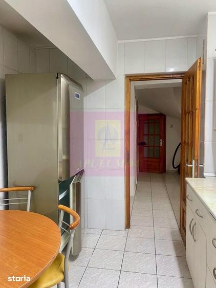 Apartament cu 4 camere decomandat, mobilat în Decebal