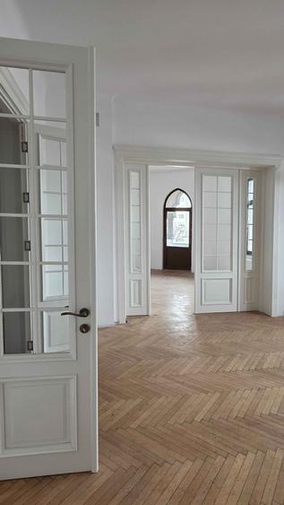Apartament cu 3 camere în P-ța Unirii