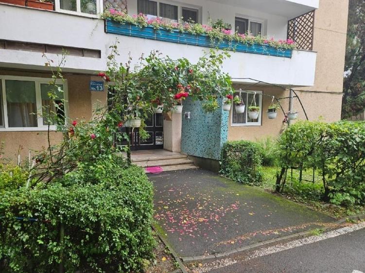 Apartament cu 2 camere decomandat, mobilat în 7 Noiembrie