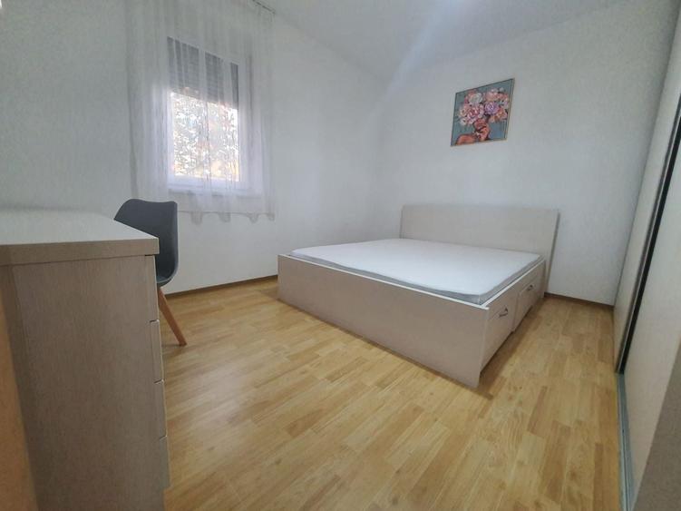 Apartament cu 3 camere semidecomandat, mobilat în Lipovei