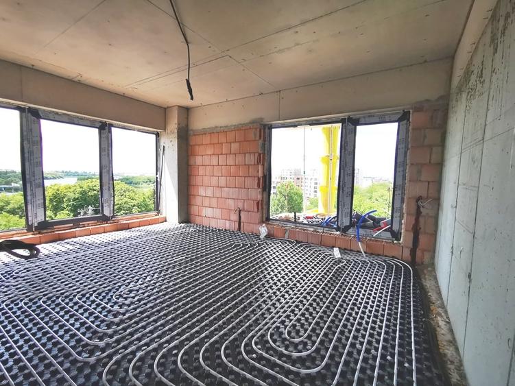 Apartament cu 3 camere decomandat în Sisești