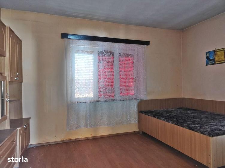 Casă cu 4 camere cu Teren 4122 Mp în Petid