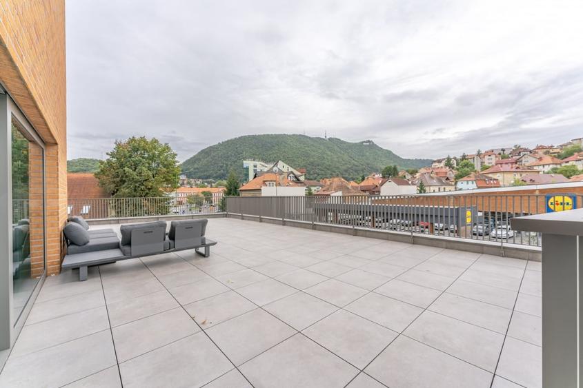 Apartament cu 4 camere decomandat, mobilat în Ultracentral