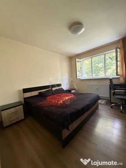 Apartament cu 4 camere semidecomandat în Drumul Taberei