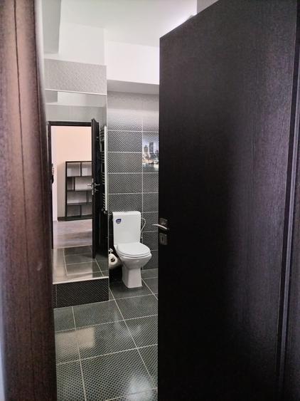 Apartament cu 3 camere semidecomandat în Dămăroaia