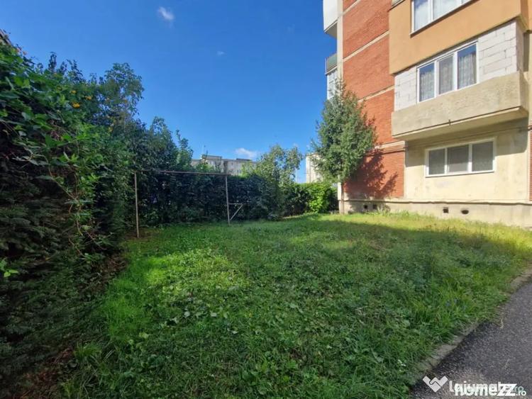 Apartament cu 3 camere decomandat în Hotvon
