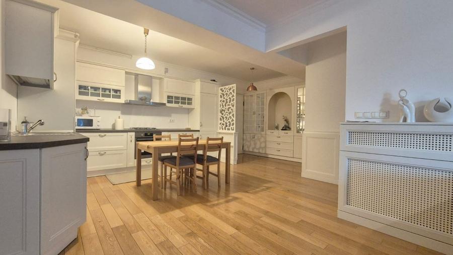 Apartament cu 3 camere semidecomandat în Aviației